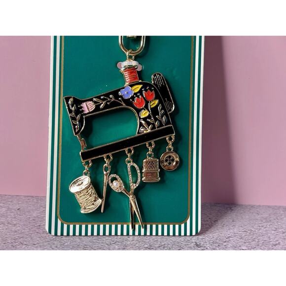 NWT Piper K Sewing Machine & Accessorie Keychain Bag Charm - Picture 2 of 3